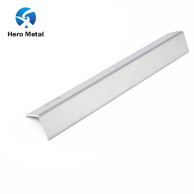 Extrudari unghiulare din aluminiu